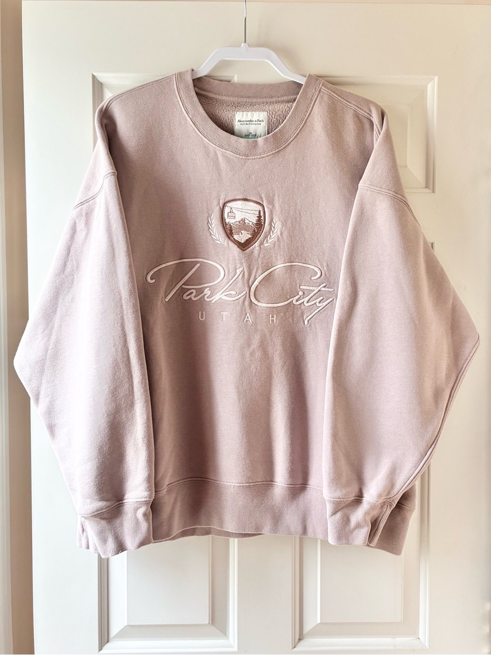 A&F Unisex Park City Utah Embroidered Crewneck Sweatshirt Taupe Size XL